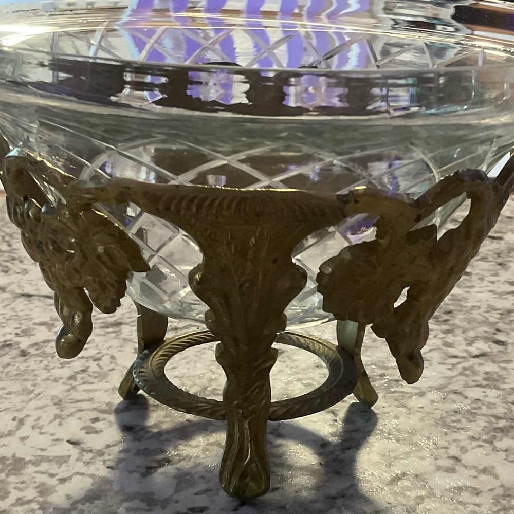 Luxurious Gold and Clear Glass Serving Bowl featuring grape vines - Picture 6 of 11